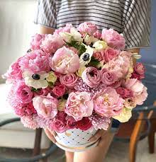Whether you're sending flowers to miami or somewhere else, we've got it covered. Flower Design In Box With Spring Flowers In Miami Fl Luxury Flowers Miami