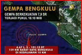 Pusat gempa berada di palung jawa dekat pulau enggano sekitar 90 km barat daya kota tais, kabupaten seluma pada kedalaman 33 km. Kisah Dibalik Gempa Dahsyat Bengkulu Fenomena Alam Semesta