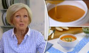 Carefully transfer soup to a blender. Bake Off S Mary Berry Reveals Her Tasty Ten Minute Tomato Soup Express Co Uk