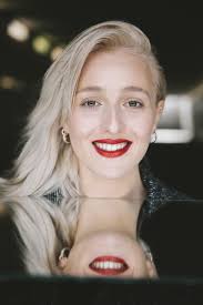 Denn nicht jeder augen glitzer test ist so aussagekräftig wie die bewertungen von käufern, die das produkt bereits in den händen gehalten und selbst ausführlich getestet haben. Wienerin Testet Glitzer Make Up Fur Augen Und Lippen Wienerin