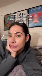 Anna Biddix's Instagram, Twitter & Facebook