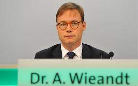 Managing one oft the largest credit card portfolios in germany with more than 1,5 m. Axel Wieandt Fruherer Hre Chef Ruckt An Die Sitze Der Valovis Bank Wirtschaft Faz