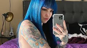 Instagram model shows off tattoos and curves in cheeky lockdown snaps -  Daily Star