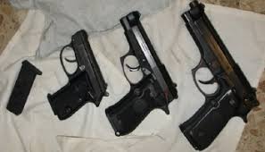 Detenere armi in luogo diverso dalla residenza. Legittima Difesa Come Fare Per Possedere Un Arma In Casa Larampa It