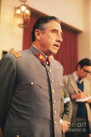 W latach 1974 do 1990 pełnił urząd prezydenta. Portrait Of General Augusto Pinochet By Bettmann