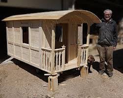 Une Roulotte Pour Les Enfants A Faire Soi Meme Cabane Bois Enfant Roulotte Enfant Roulotte
