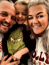 Do you remember at the start of November when we had our full family  photoshoot? Well this week the photos landed, and honestly… I love every  single one of them. Mum and