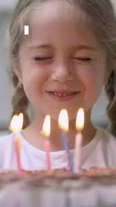 Pastel con rosas reales. #rosas #flores #pastel #pastelespersonalizados  #pastelesquito #chocolate #merengueitaliano #regalospersonalizados