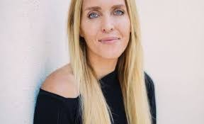 Paula Loos's Instagram, Twitter & Facebook