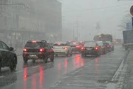 Setki wyładowań na minutę, wiatr 95 km/h. Burza Sniezna Na Mazowszu 6 Osob Zginelo W Wypadkach Imgw Wydaje Ostrzezenie