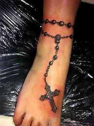 Although these chains are usually unbroken, some may prefer to show one link that has torn loose, while the two connecting sides sag down a bit. 101 Ankle Tattoo Designs That Will Flaunt Your Walk