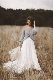 Die frauen, die bei der kirchlichen trauung ein langes hochzeitskleid tragen, greifen beim standesamt gerne zu einem cocktailkleid. Get Cosy Brautpullover Kleider Hochzeit Brautkleid Standesamt Winter Braut