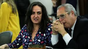 La senadora del centro democrático, maría fernanda cabal, publicó unas fotografías en sus redes sociales que han generado estupor entre sus seguidores y detractores en las redes sociales. Vsuz6mq803xx6m