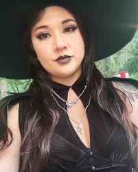 Amy Haws's Instagram, Twitter & Facebook