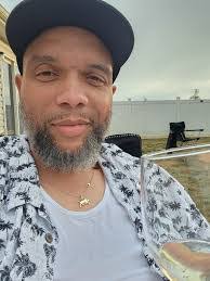 Jeffrey Burge's Instagram, Twitter & Facebook