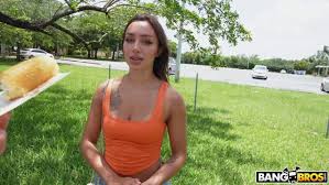 Sisi Rose on the Bus - PORNSTARS.TUBE