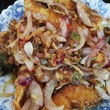 Seperti bawang merah, bawang putih, telur dan nasi putih. Resepi Ikan Siakap Goreng Berlada Versi Sa