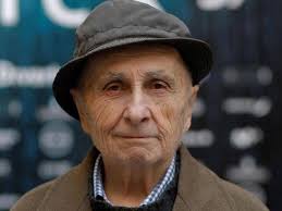 Un monaco buddista vive insieme ad un suo allievo in una casa galleggiante situata nel mezzo di una bellissima valle.quest'ultimo dovrà, come tutti, affrontare la vita, sé stesso, il suo animo, un animo congenitamente corrotto.la metafora della vita dell'uomo in quanto creatura imperfetta. Il Pianeta Azzurro Rivive In Streaming Dopo 40 Anni Il Film Ambientalista Di Franco Piavoli Corriere It