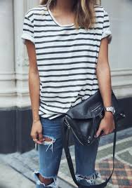 Black And White Striped Top With Jeans Striped T Shirt And Ripped Jeans Simple Casual Outfit Fashion Stripes Fashion Cool Outfits