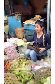 Menjual produk kepada konsumen yang sudah ada dengan meningkatkan jumlah. Mendadak Viral Video Penjual Sayur Cantik Di Pasar Ini Mirip Syahrini