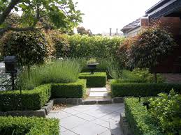 Modern Italian Garden Design Szukaj W Google Courtyard Gardens Design Formal Garden Design Italian Garden