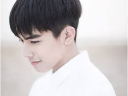 Memilih gaya, model, potongan rambut rapi tak harus selalu klimis. Wahai Kaum Pria 8 Gaya Rambut Keren Ini Bisa Anda Coba Real Jeda Id
