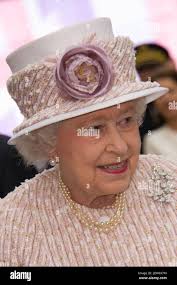 Queen paris flower market hi-res stock photography and images