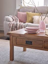This allows the photographic content to stand out and to take most of the scene. How To Decorate And Match Colours To Your Oak Furniture