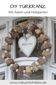 Diy Holzkranz Mit Asten Und Perlen In 2020 Holzkranz Aste Weihnachtlich Dekorieren Selber Basteln