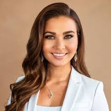 Kyla Bowen's Instagram, Twitter & Facebook