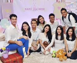 Datin lisa surihani binti mohamed (/ˈlisɑːˈsʊrihɑːni/; 15 Foto Selebriti Popular Sambut Baby Shower Baby Lisa Surihani Yusri