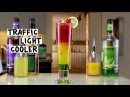 Traffic Light Cooler 3 4 Oz 22 5ml Melon Liqueur 1 Oz 30ml Gold Tequila 1 2 Oz 15ml Sloe Gin Tipsy Bartender Light Cocktails Bartender Drinks Recipes