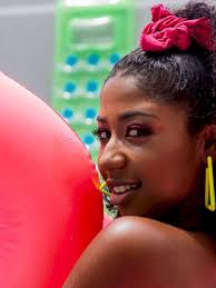 Ex-The Voice Kids, Carol Roberto lança o single e clipe de "Beat Boom"