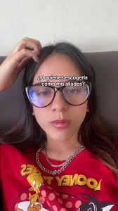 Explorando Balada de pájaros cantores y serpientes con kikiicks