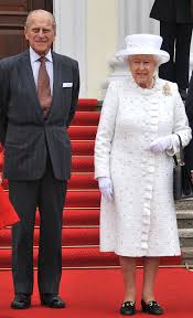 She has four children and reached the sapphire jubilee. Queen Elizabeth Ii Height