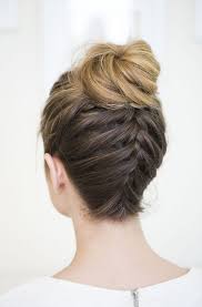 Haare Flechten Frau Mit Buschfrisur Franzosische Zopfe Haare Hoch Gestapelt Diy Haar Ideen Easy Braids Box Braids Hairstyles Braided Bun Hairstyles