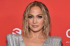 Jennifer lopez danced on the tv show in living color before her starring role in the film selena. Jennifer Lopez Posted A Glam Twinning Selfie With Her Mom