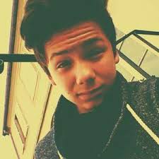 Victor Holtz (@holtz96)