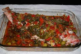 Es los huachinangos también se encuentran en cardúmenes pequeños, quedándose cerca a los arrecifes y las orillas rocosas. Huachinango A La Veracruzana Wikipedia