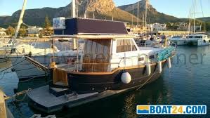 Menorquin 110 Acheter Annee 2006 Longueur 11 34 M Largeur 3 76 M Suivez Ce Lien Pour Plus De Details Photos Acheter Un Bateau Bateau Bateau A Moteur