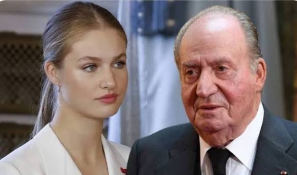 Hace unos días se filtraban unas imágenes de la Princesa Leonor comprando  en el centro comercial Zona Franca de Punta Arenas, en Chile, dónde ha  hecho escala el Juan Sebastián Elcano. Tras