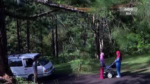 Raisya who refused to continue their studies, desperate to escape from the orphanage occupied and began working as a nanny in a family house farish. Sayang Papa Saya Tak Episod 2