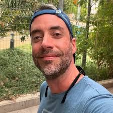 Há exatamente um ano, embarcávamos para uma viagem sensacional: Egito e  Israel. Quantos lugares, vivências, histórias, e reflexões! Risadas,  comidas, cansaço, calor, caminhadas, escadarias, templos, montanhas,  ônibus, rios, desce, sobe, pára, volta,