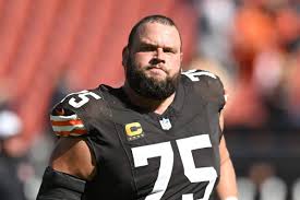 Browns G Joel Bitonio announces retirement after 12 seasons