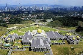 Indonesia merupakan negeri dengan kebudayaan paling beragam di dunia. Luas Rumah Terbesar Di Dunia Sama Dengan 50 Lapangan Sepak Bola Property Observer