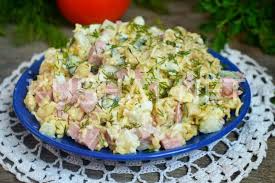 салат с колбасным сыром и крабовыми палочками и чипсами Salat Iz Lapshi Bystrogo Prigotovleniya Poshagovyj Recept S Foto Kushat Net
