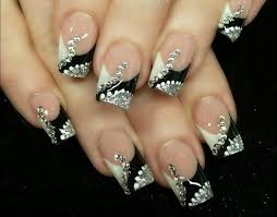 89 Astonishing New Year S Eve Nail Design Ideas For Winter 2020 Pouted Com White And Silver Nails New Years Eve Nails Black And White Nail Art