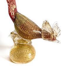 A beautiful and colorful representation of murano island symbolic animal. Rooster Made In Murano Glass And Gold Foil Archimede Seguso 1940s Vetri Antique On Sale Online Passione Antiqua