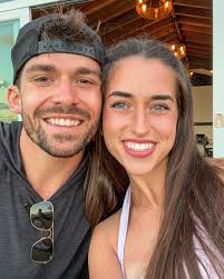 Got married in the snow, honeymooned in the sun 😆