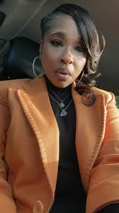 Unboxing Welcome Package Shaklee!!! I just received a few minutes ago my  welcome package over the mail and I'm so happy to share with you the  contents I just became ambassador during